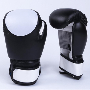 Gants de boxe en cuir pour adultes RC Fitness Wear, logo personnalisé, rembourrage en mousse épaisse, fermeture à boucle sécurisée pour l'entraînement de boxe - Product Image 2