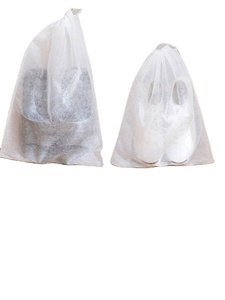 Sacs d'emballage non tissés personnalisés recyclables à cordon de serrage - Sacs textiles thermosoudés avec impression offset pour chaussures - Product Image 2