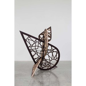 Sculpture de banane plaquée or, art contemporain fait main, décoration pour table de salon - Product Image 6