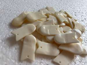 Cuentas de Hueso Decorativas Hechas a Mano para la Creación de Joyas, Cuentas Sueltas en Blanco Hechas de Concha y Coral, Forma Irregular, Empacadas en Caja - Product Image 5