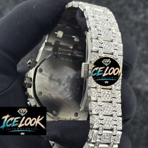 Reloj de cuarzo Ice Cubed con bisel de diamantes, cronógrafo, correa de eslabones en tono plateado para hombre - Product Image 2