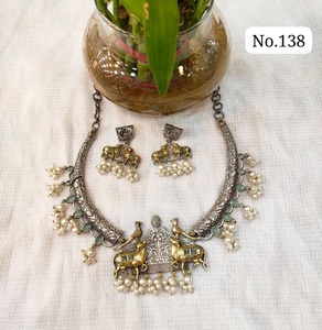 Elegante Juego de Collar con Cuentas de Perlas y Baño de Oro, Diseño de Flores con Cristales de Imitación, para Mujer, Joyería de Boda - Product Image 1