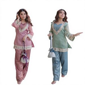 Conjunto de top y pantalón de tela Salasa con espejo y encaje, listo para usar, con Batwa disponible para la venta desde India. - Product Image 4