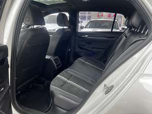 Volkswagen <span class=keywords><strong>Golf</strong></span> 280TSI DSG R-Line 2021, peinture d'origine, système audio <span class=keywords><strong>Harman</strong></span> Kardon en option et volant chauffant. - Product Image 4