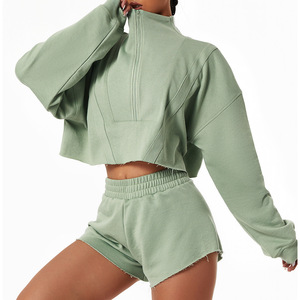 Ensemble de survêtement deux pièces en coton 100 % pour femme, comprenant un sweat à capuche et un short, idéal pour le sport - Collection 2026 - Product Image 3