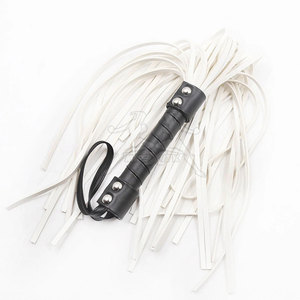 Fouet d'équitation léger, conçu pour une manipulation réactive et un meilleur maintien en monte. - Product Image 2