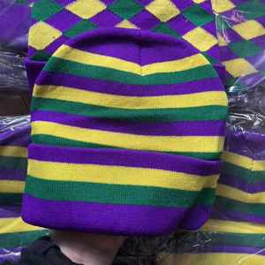 Bonnet unisexe en acrylique 100% à rayures imprimées numériquement et brodées, violet, jaune, vert, pour l'hiver, le ski, les fêtes, taille adulte 56-58CM - Product Image 1
