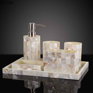 Ensemble d'accessoires de salle de bain en résine trois pièces, durable, effet fait main, prix bas en Inde – Meilleure vente - Product Image 6