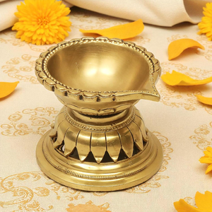 Articles cadeaux Diwali en laiton pur, lampe à huile Diya traditionnelle en laiton, Deepak décoratif pour Puja Aarti, décoration de temple et de maison, cadeaux festifs - Product Image 2