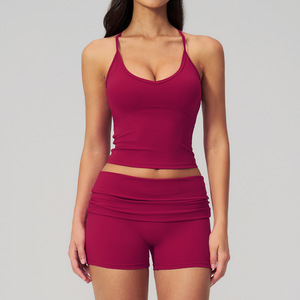 Ensemble de sport 2 pièces pour femme : Crop top et short cycliste taille pliée pour gym, yoga et entraînement - Product Image 1