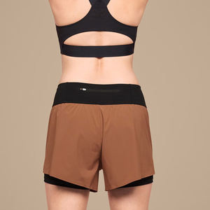 Shorts de sport pour femmes, coupe régulière, respirant, en spandex/polyester, taille élastique, avec poche arrière, pour la salle de sport, la remise en forme et la course à pied (2-en-1) - Product Image 2