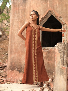 Vestido Maxi de Algodón Hecho a Mano con Borde Tribal Tradicional, Estilo Boho-Chic, Color Marrón Oxidado, Vestido de Verano para Mujer - Product Image 2
