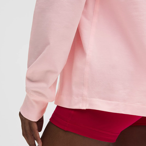 เสื้อยืดแขนยาวสีพื้นแฟชั่นสำหรับผู้หญิง ทรงเข้ารูป คอกลม ผ้าถัก 100% คอตตอน ใส่สบาย ระบายอากาศดี รับสกรีนโลโก้ - Product Image 5