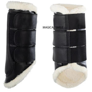 Botas de cepillado para caballos de alta calidad, altamente suaves, que ofrecen una protección óptima y son de color negro. - Product Image 1