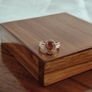 แหวนหมั้นทองคำขาว 18K ประดับไพลินสีส้มรูปวงรี ดีไซน์วงแหวนแบบ Halo สำหรับผู้หญิง ประดับเพชร แหวนแต่งงานแบบแยกส่วน งานจิวเวลรี่ชั้นดี - Product Image 3