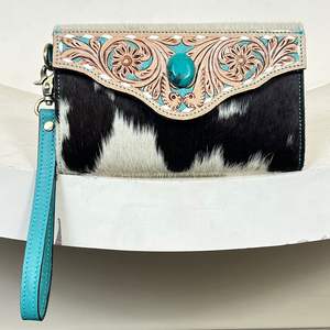 Portefeuille Pochette de Luxe en Cuir de Vachette et Fourrure, Orné de Conchos Turquoises et Motifs Floraux Gravés à la Main, avec Dragonne, pour Femme - Collection Mars 2026 - Product Image 4