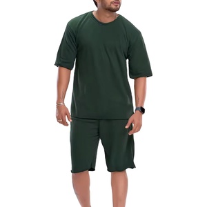 Meilleures ventes Ensemble deux pièces d'été pour hommes Taille élastique T-shirt à manches courtes et short Vêtements de base pour temps chaud - Product Image 1