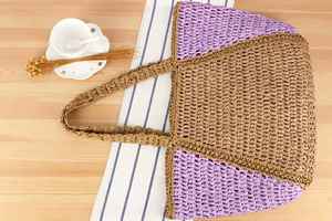 Destaca con estilo con este llamativo bolso de hilo natural, con fibras de primera calidad y un diseño moderno con detalles en morado. - Product Image 6