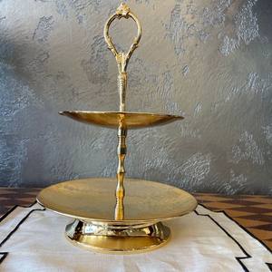 Bandeja Decorativa de Latón de Dos Niveles con Asa de Anillo para Fiestas de Té, Exhibición de Repostería, Decoración del Hogar, Decoración de Mesa, Uso en la Cocina - Product Image 1