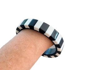 Vibrant Elegance: Premium Multicolor Resin <b>Bangles</b> Trendy Fusion: Stunning Multicolor Resin Joint <b>Bangles</b> - Product Image 4