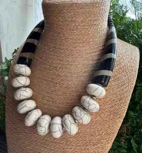 Collar de cuentas de resina elegante, accesorio de moda hecho a mano con cuentas vibrantes, pieza de joyería elegante para mujer, uso diario con estilo. - Product Image 2