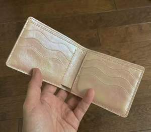 Cartera de Negocios Bifold Minimalista para Hombre, de Cuero Genuino, con Bloqueo RFID, Impermeable, con Diseño de Caramelo y Forro de Cuero Genuino - Product Image 3