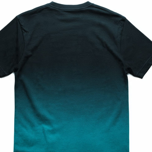 เสื้อยืดผู้ชายไล่เฉดสีดำถึงเขียวอมฟ้า แขนสั้น ทรงลำลอง คอกลม - Product Image 5