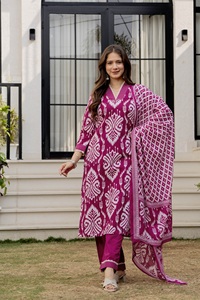 Indian Ethnic Wear <b>Women</b> Pink <b>Kurta</b> Pant Dupatta Set | Soft Cotton Printed Designer Suit - Product Image 2