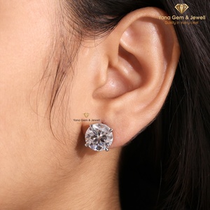 Boucles d'oreilles solitaires à quatre griffes, taille ronde, 10 TCW, diamant de laboratoire CVD, couleur F, clarté VVS2, or massif 14K, certifié IGI - Product Image 4