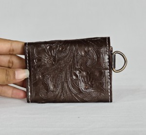 Monedero Mini de Cuero Genuino Marrón con Diseño de Ases de Cartas, Bordado a Mano y Grabado en Relieve, con Cierre a Presión, para Mujer - Product Image 5