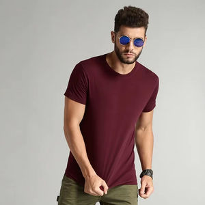 T-shirt homme uni rouge bordeaux foncé, coupe slim, manches courtes, col rond, basique - Product Image 3