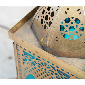Lanterne artisanale de style arabe en acier inoxydable avec verre et poignée métallique, nouveau porte-bougie et pot pour mariage au prix le plus bas - Product Image 2