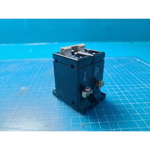 Protecteur de circuit Fuji CP32D CP32D 20A, utilisé comme pièce détachée pour équipement semi-conducteur d'époque - Product Image 1