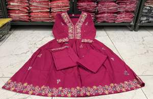 Conjunto de Kurti de Algodón de Excelente Calidad para Mujer con Pantalón y Dupatta a Juego para Uso Diario y Festivo Disponible para la Venta - Product Image 6