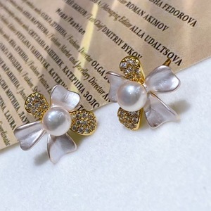 ต่างหูมุกสีขาวสไตล์ฝรั่งเศสแบบย้อนยุค ดีไซน์แบบเกลียว สไตล์วินเทจย้อนยุค - Product Image 1