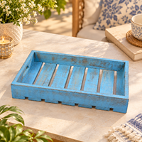 Plateau de service vintage traditionnel en bois naturel bleu |   Plateau en bois à lattes avec poignées intégrées, finition vieillie