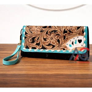 Nouveau portefeuille artisanal en cuir véritable de vachette, motif floral et cartes à jouer, fait main, style western, avec dragonne pour femme - Product Image 1