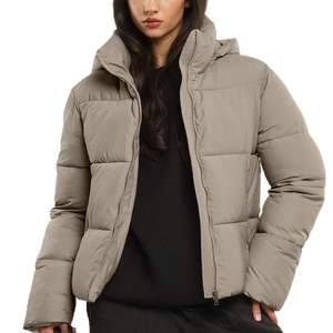 Blouson d'hiver matelassé noir brillant OEM pour femme, très demandé, avec capuche en fourrure et fermeture éclair intégrale - Product Image 1