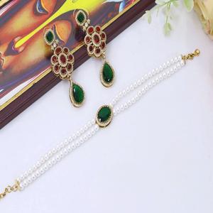 Ensemble collier et boucles d'oreilles élégants en laiton plaqué or de haute qualité, avec perles et pierres de moissanite, pour mariage, collection femme - Product Image 3