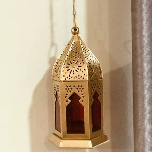 Farol de latón vintage diseñado para decoración interior clásica, espacios religiosos y ambiente de luz de velas tradicional - Product Image 1