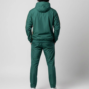 Conjunto Cortavientos al por Mayor con Logotipo Bordado Personalizado, Chaqueta con Capucha y Pantalones para Hombre, Ropa Ligera para Exteriores, Traje de Gimnasio - Product Image 4