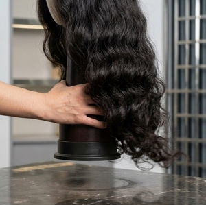 Peluca de Cabello Humano Brasileño 100% Real, Ondulado, de 24-30 Pulgadas de Largo, con Frente de Encaje Transparente, Venta Directa de Fábrica - Product Image 1