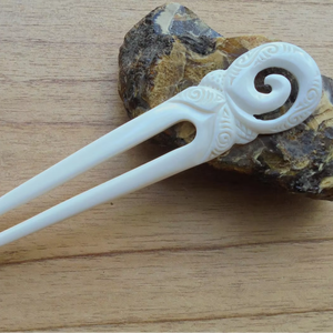 Bâtonnet à cheveux classique en os blanc |   Épingle durable sculptée à la main - Product Image 1