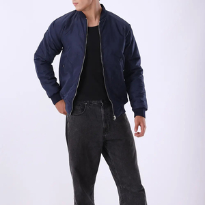 เสื้อแจ็คเก็ตบอมเบอร์ผ้าซาตินสีน้ำเงินกรมท่าสำหรับผู้ชาย แบบคลาสสิก ซิปหน้า เงางาม น้ำหนักเบา สวมใส่สบาย ทรงเข้ารูป เสื้อคลุมลำลองเนื้อนุ่ม - Product Image 4