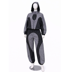 ชุดเซ็ตเสื้อแจ็คเก็ตกันลมแบบมีฮู้ดผ้าฟลีซกันน้ำและกางเกงขาสั้นสำหรับผู้หญิงแบบสองชิ้นสั่งตัดได้ตามต้องการสำหรับฤดูหนาว ทำจากโพลีเอสเตอร์และไนลอน - Product Image 2