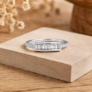 Bague minimaliste en or massif 10K 14K 18K avec diamant taille baguette brillant 0,35 ct, délicate et empilable, pour mariage et fiançailles, bijoux fins - Product Image 2