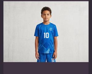 Ensemble de maillots de football pour garçons, uniforme de football personnalisé sublimé, tissu respirant, manches courtes, coupe athlétique, numéros d'équipe imprimés - Product Image 4
