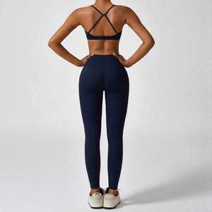 Ensemble de yoga noir, haut court à manches longues, leggings taille haute, vêtements de sport pour femmes - Product Image 6