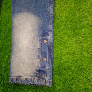 Vaqueros de mezclilla vintage para hombre, bordados, con efecto desgastado, resistentes al viento, con logo frontal, corte recto informal - Product Image 2