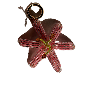 Llavero de mariposa hecho a mano con cuentas, colgante bordado para bolso, accesorio de regalo artesanal étnico de MULTI CRAFT - Product Image 3